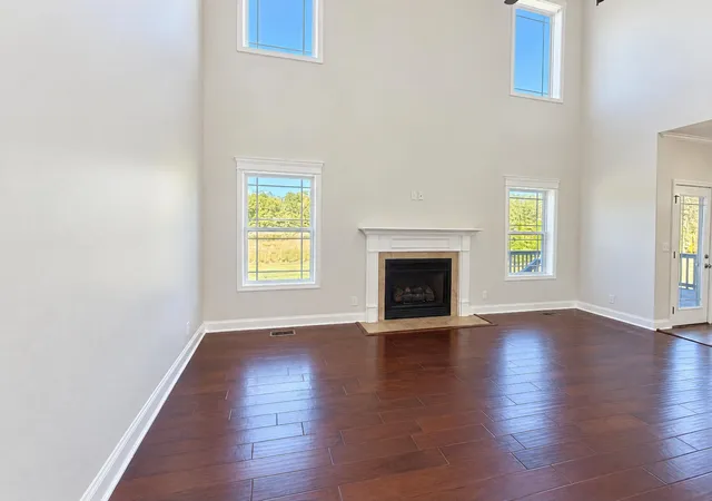 Photo 1 of Single family home for sale at 995 Terraceside Cir, Clarksville, TN 37040 | MLS# 3626961 | Listing updated on 2026-10-26