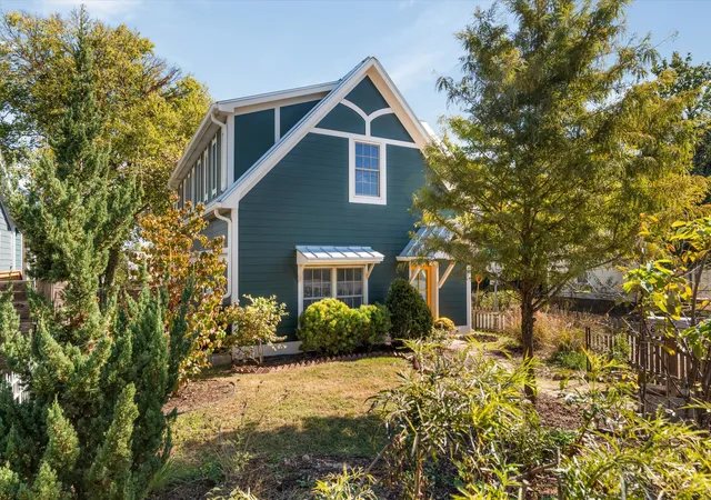 Single family home for sale at 811 South 12th St, Nashville, TN 37206 | MLS# 3627037