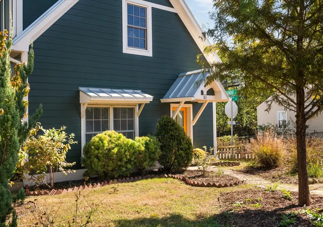 Photo 1 of Single family home for sale at 811 South 12th St, Nashville, TN 37206 | MLS# 3627037 | Listing updated on 2026-10-28