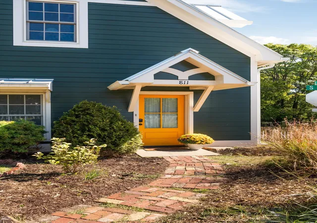 Photo 2 of Single family home for sale at 811 South 12th St, Nashville, TN 37206 | MLS# 3627037 | Listing updated on 2026-10-28