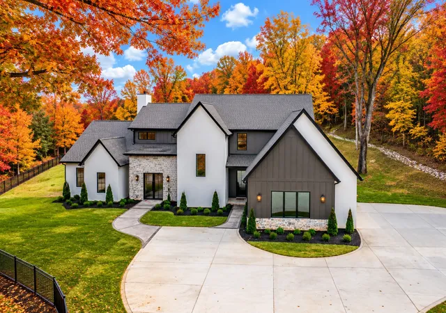 Photo 1 of Single family home for sale at 631 Hunters Trl, Nashville, TN 37209 | MLS# 3627074 | Listing updated on 2026-10-26