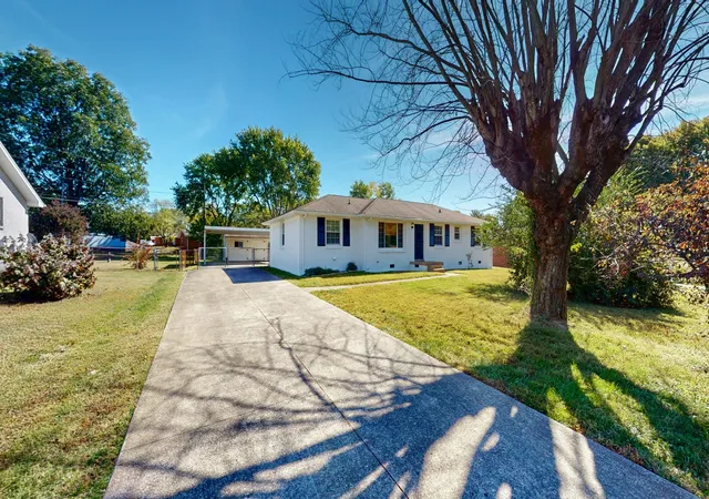 Photo 2 of Single family home for sale at 6006 Russell Dr, Clarksville, TN 37040 | MLS# 3627012 | Listing updated on 2026-10-30