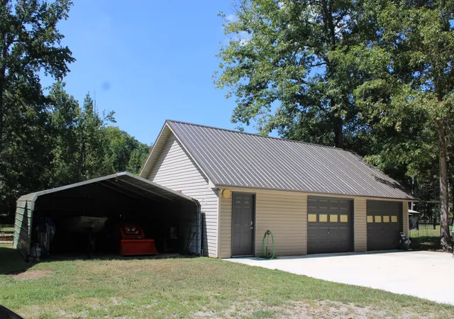 Photo 4 of Single family home for sale at 22201 New Garden Rd, Elkmont, AL 35620 | MLS# 3627019 | Listing updated on 2026-10-26