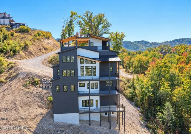 Photo 1 of Mansion for sale at 2860 Red Sky Dr, Sevierville, TN 37862 | MLS# 3626966 | Listing updated on 2026-10-29