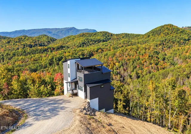 Photo 1 of Single family home for sale at 2860 Red Sky Dr, Sevierville, TN 37862 | MLS# 3626966 | Listing updated on 2026-10-29