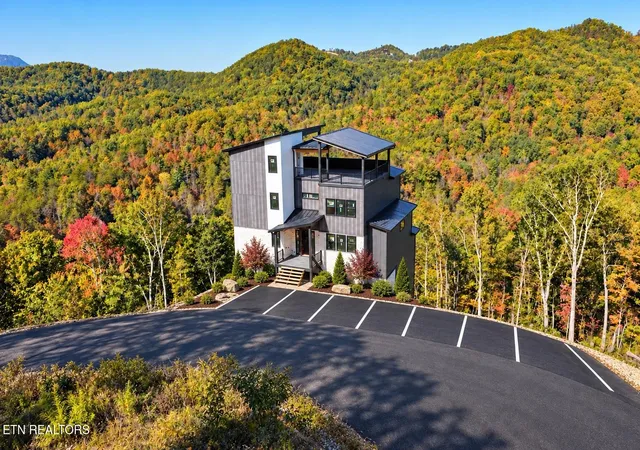 Photo 3 of Single family home for sale at 2860 Red Sky Dr, Sevierville, TN 37862 | MLS# 3626966 | Listing updated on 2026-10-29