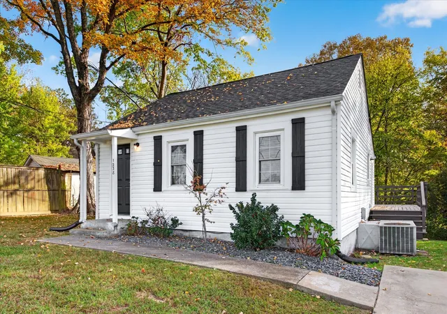 Photo 1 of Single family home for sale at 1238 Commerce St, Clarksville, TN 37040 | MLS# 3628261 | Listing updated on 2026-10-29