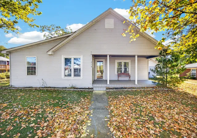 Photo 1 of Single family home for sale at 218 E Lake Ave, Celina, TN 38551 | MLS# 3626998 | Listing updated on 2026-10-26