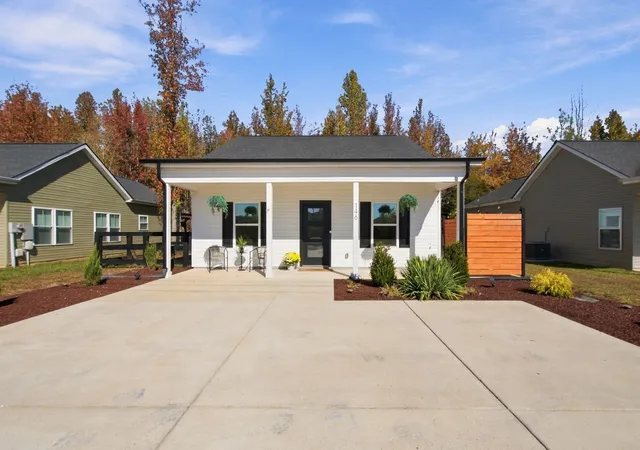 Photo 1 of Single family home for sale at 146 Eno Rd, Dickson, TN 37055 | MLS# 3629749 | Listing updated on 2026-10-31