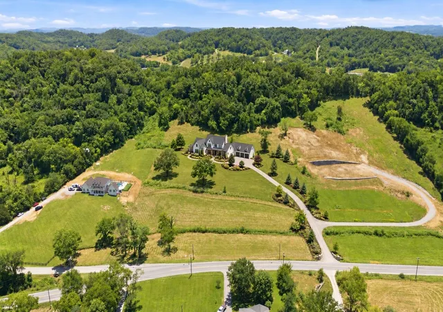 Photo 1 of Land for sale at 1 Carters Crk Pike, Franklin, TN 37064 | MLS# 3628267 | Listing updated on 2026-10-29