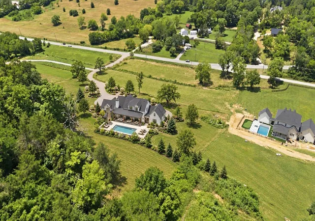 Photo 2 of Land for sale at 1 Carters Crk Pike, Franklin, TN 37064 | MLS# 3628267 | Listing updated on 2026-10-29