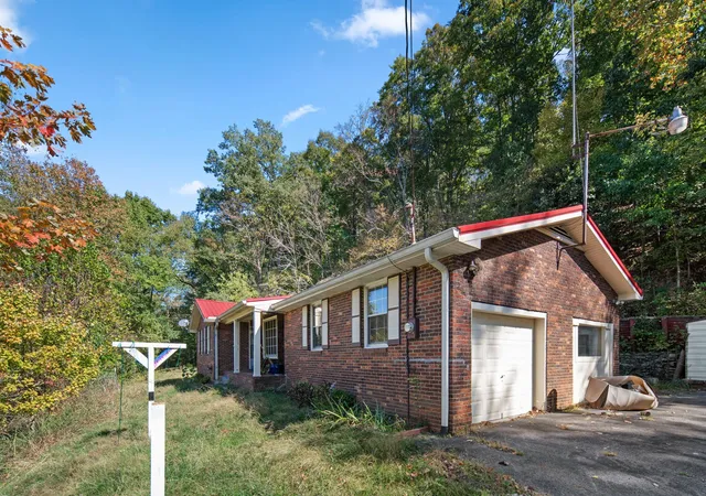 Photo 2 of Single family home for sale at 118 Fisher St, Goodlettsville, TN 37072 | MLS# 3629897 | Listing updated on 2026-10-30