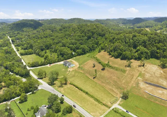 Photo 2 of Land for sale at 1952 Carters Crk Pike, Franklin, TN 37064 | MLS# 3628270 | Listing updated on 2026-10-29