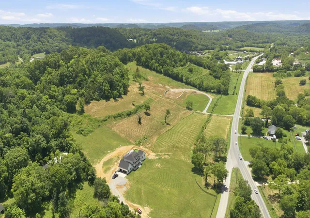 Photo 4 of Land for sale at 1952 Carters Crk Pike, Franklin, TN 37064 | MLS# 3628270 | Listing updated on 2026-10-29