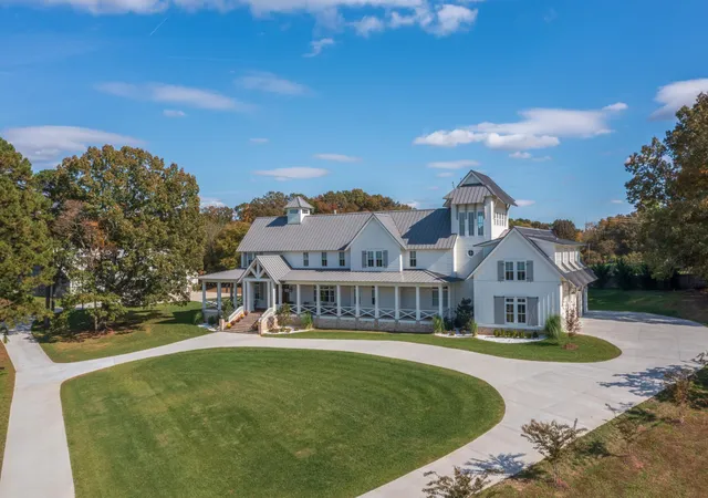 Photo 1 of Mansion for sale at 7468 Noah Reid Rd, Chattanooga, TN 37421 | MLS# 3627021 | Listing updated on 2026-10-26