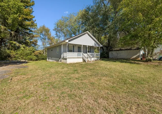 Photo 1 of Single family home for sale at 318 W Everett St, Sparta, TN 38583 | MLS# 3627511 | Listing updated on 2026-10-27