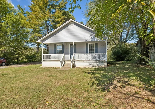 Photo 2 of Single family home for sale at 318 W Everett St, Sparta, TN 38583 | MLS# 3627511 | Listing updated on 2026-10-27