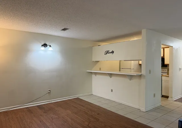 Listing Photo 2 - Condo for sale in building located at 1245 Old Lascassas Rd, Murfreesboro, TN 37130 - Unit #B