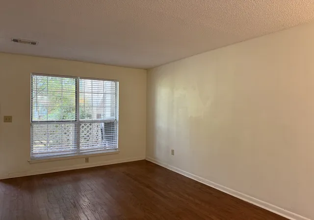 Listing Photo 3 - Condo for sale in building located at 1245 Old Lascassas Rd, Murfreesboro, TN 37130 - Unit #B