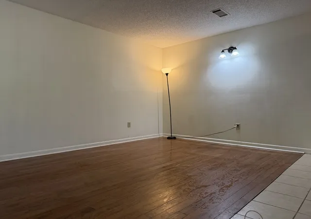 Listing Photo 4 - Condo for sale in building located at 1245 Old Lascassas Rd, Murfreesboro, TN 37130 - Unit #B
