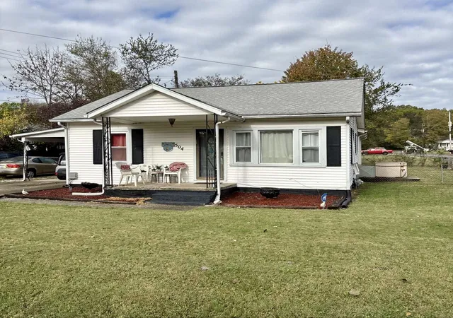 Photo 1 of Single family home for sale at 504 Sanderson Dr, Hopkinsville, KY 42240 | MLS# 3627181 | Listing updated on 2026-10-27