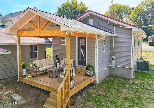 Single family home for sale at 1123 Hiawassee Ave, Knoxville, TN 37917 | MLS# 3627194