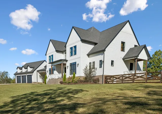 Photo 2 of Single family home for sale at 3003 Lewisburg Hwy, Pulaski, TN 38478 | MLS# 3627217 | Listing updated on 2026-10-28