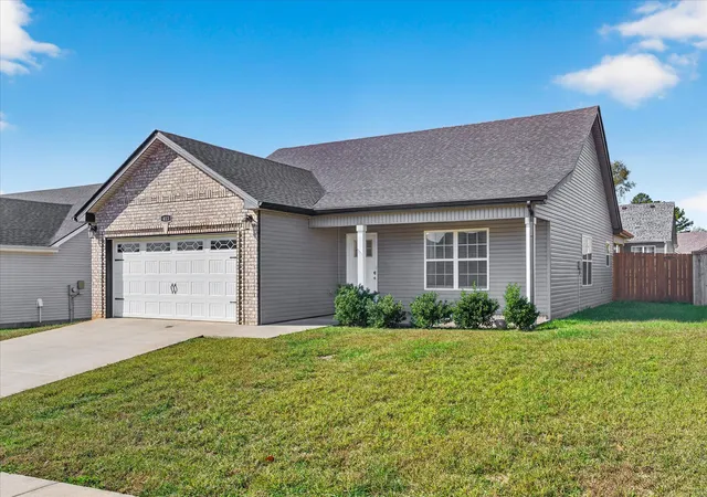 Photo 4 of Single family home for sale at 413 Irish Hills Dr, Clarksville, TN 37042 | MLS# 3629496 | Listing updated on 2026-10-30