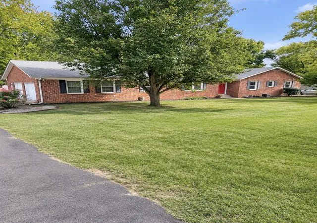 Single family home for sale at 643 Rampart Ln, Murfreesboro, TN 37128 | MLS# 3627266