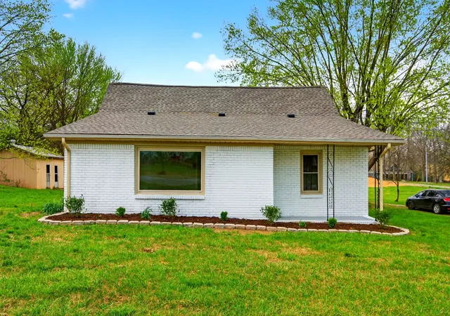 Photo 1 of Single family home for sale at 946 Clearview Rd, Cottontown, TN 37048 | MLS# 3627245 | Listing updated on 2026-10-27