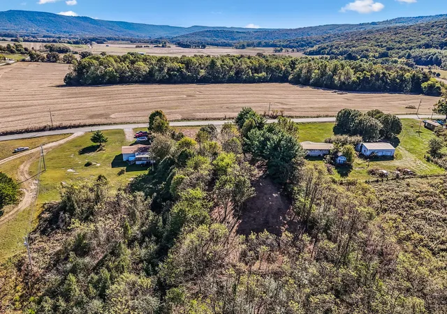 Photo 4 of Single family home for sale at 6911 Hillsboro Viola Rd, Manchester, TN 37355 | MLS# 3627824 | Listing updated on 2026-10-29
