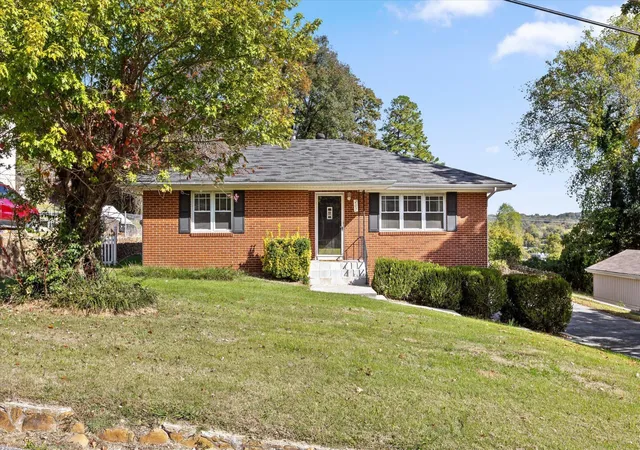 Photo 2 of Single family home for sale at 207 W Daytona Dr, Chattanooga, TN 37415 | MLS# 3627323 | Listing updated on 2026-10-27