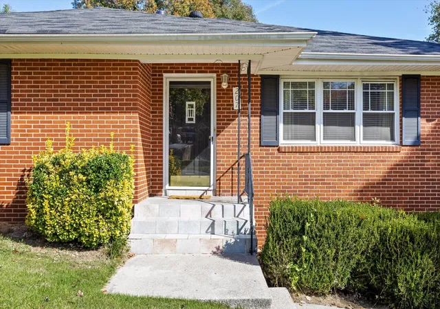 Photo 3 of Single family home for sale at 207 W Daytona Dr, Chattanooga, TN 37415 | MLS# 3627323 | Listing updated on 2026-10-27