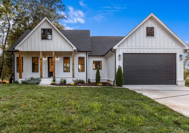 Photo 2 of Single family home for sale at 201 Clubhouse Dr, Jasper, TN 37347 | MLS# 3627335 | Listing updated on 2026-10-27