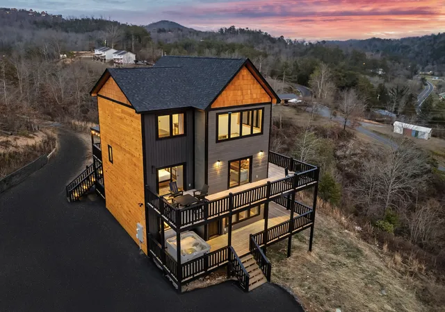 Photo 1 of Single family home for sale at 1279 Upper Middle Crk Rd, Sevierville, TN 37876 | MLS# 3627429 | Listing updated on 2026-10-27