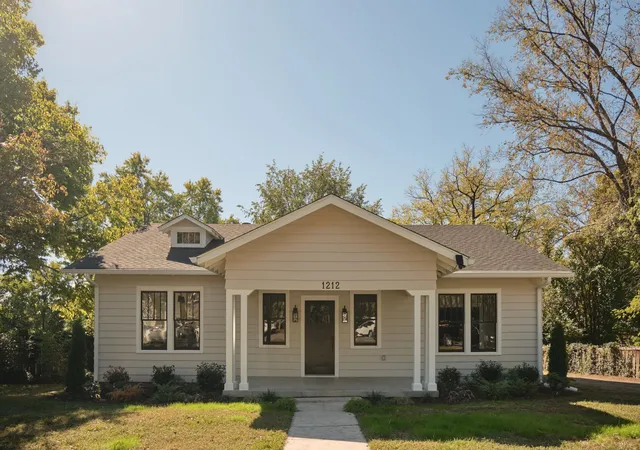Photo 1 of Single family home for sale at 1212 Howard Ave, Nashville, TN 37216 | MLS# 3627456 | Listing updated on 2026-10-29