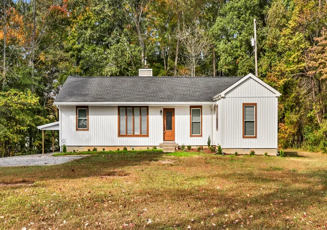 Photo 3 of Single family home for sale at 4460 Ashland City Rd, Clarksville, TN 37043 | MLS# 3627412 | Listing updated on 2026-10-28