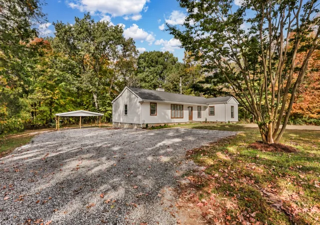 Photo 4 of Single family home for sale at 4460 Ashland City Rd, Clarksville, TN 37043 | MLS# 3627412 | Listing updated on 2026-10-28