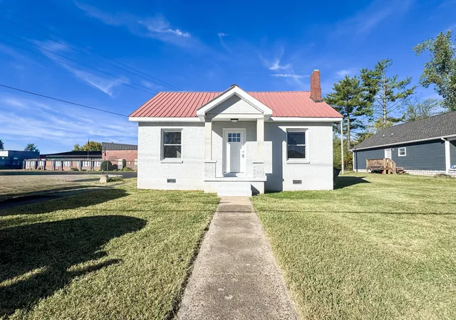 Photo 1 of Single family home for sale at 313 Fairlane Dr, Lafayette, TN 37083 | MLS# 3627543 | Listing updated on 2026-10-27