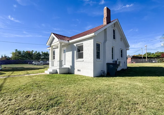 Photo 2 of Single family home for sale at 313 Fairlane Dr, Lafayette, TN 37083 | MLS# 3627543 | Listing updated on 2026-10-27