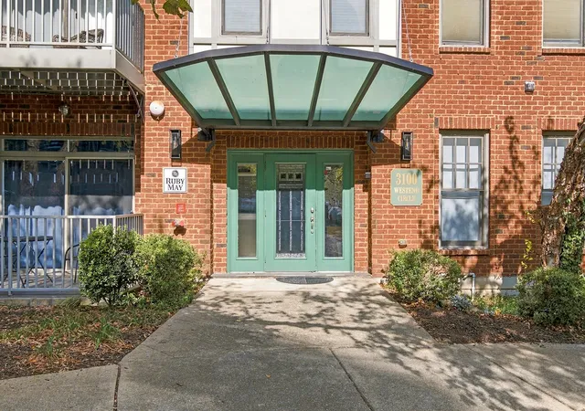 Listing Photo 1 - Condo for sale in building located at 3100 W End Cir, Nashville, TN 37203 - Unit #102