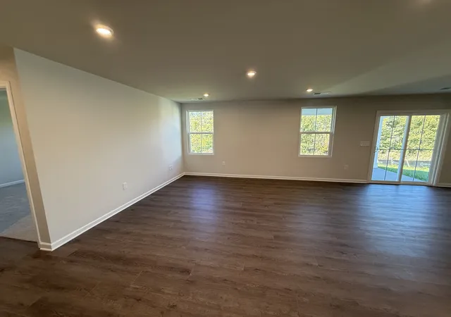 Photo 3 of Single family home for sale at 202 Memphis Dr, Franklin, KY 42134 | MLS# 3627483 | Listing updated on 2026-10-28