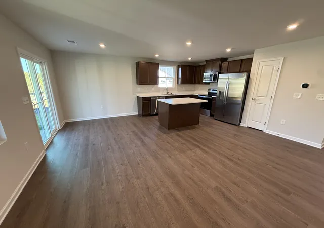 Photo 3 of Single family home for sale at 202 Memphis Dr, Franklin, KY 42134 | MLS# 3627483 | Listing updated on 2026-10-28