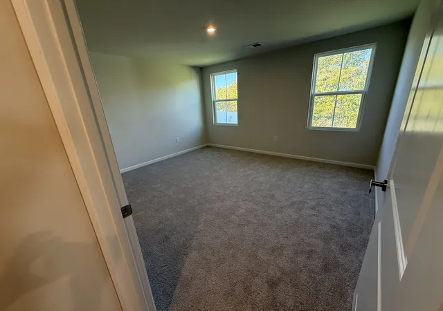 Photo 4 of Single family home for sale at 202 Memphis Dr, Franklin, KY 42134 | MLS# 3627483 | Listing updated on 2026-10-28