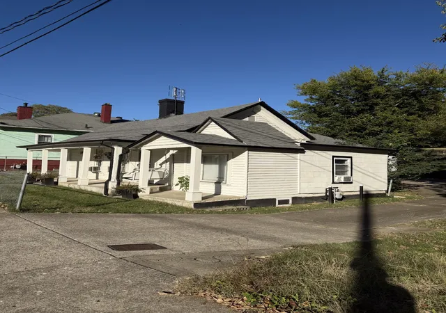 Photo 1 of Single family home for sale at 417 South 2nd St, Clarksville, TN 37040 | MLS# 3627910 | Listing updated on 2026-10-28