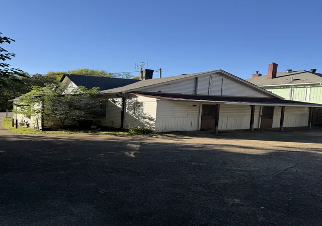 Photo 2 of Single family home for sale at 417 South 2nd St, Clarksville, TN 37040 | MLS# 3627910 | Listing updated on 2026-10-28