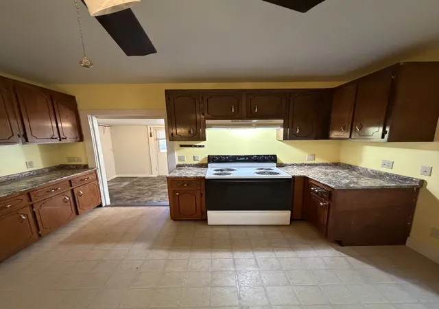 Photo 3 of Single family home for sale at 417 South 2nd St, Clarksville, TN 37040 | MLS# 3627910 | Listing updated on 2026-10-28