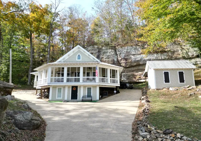 Photo 1 of Single family home for sale at 201 Shady Cliff Rd, Lewisburg, KY 42256 | MLS# 3627583 | Listing updated on 2026-10-28