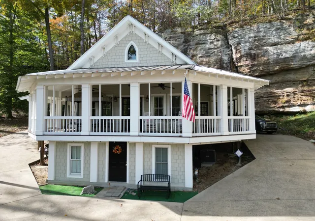 Photo 1 of Single family home for sale at 201 Shady Cliff Rd, Lewisburg, KY 42256 | MLS# 3627583 | Listing updated on 2026-10-28