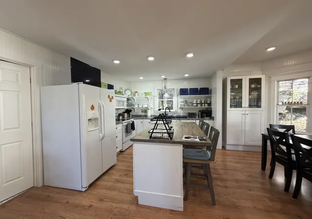 Photo 3 of Single family home for sale at 201 Shady Cliff Rd, Lewisburg, KY 42256 | MLS# 3627583 | Listing updated on 2026-10-28